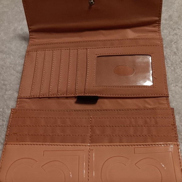 Liz Claiborne peach beautiful wallet - Picture 3 of 9